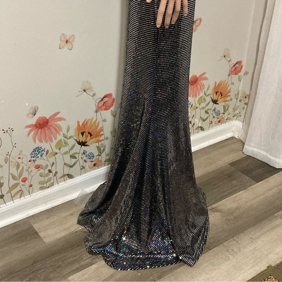 Holographic Cut-Out Maxi Dress - Picture 9 of 16